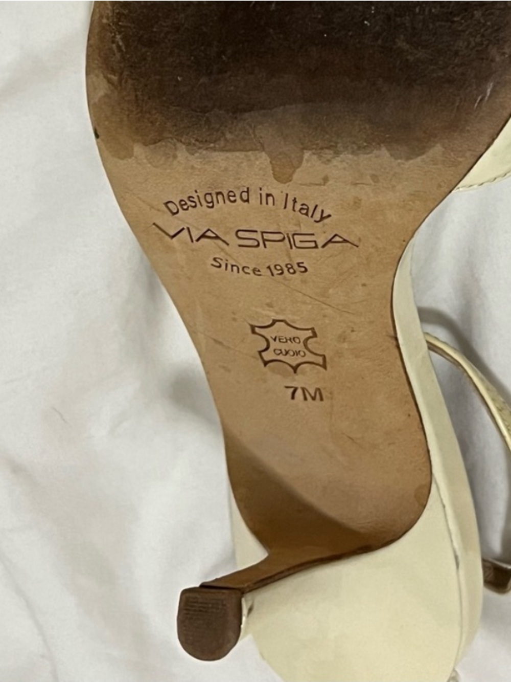 Via Spiga Ivory Patent Leather Metal T-Strap Heels 7 - Picture 8 of 8